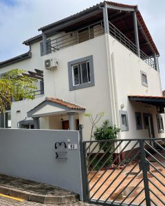 Arrenda-se belíssima moradia t4, no condomínio casa própria na Av. Julius Nyerere